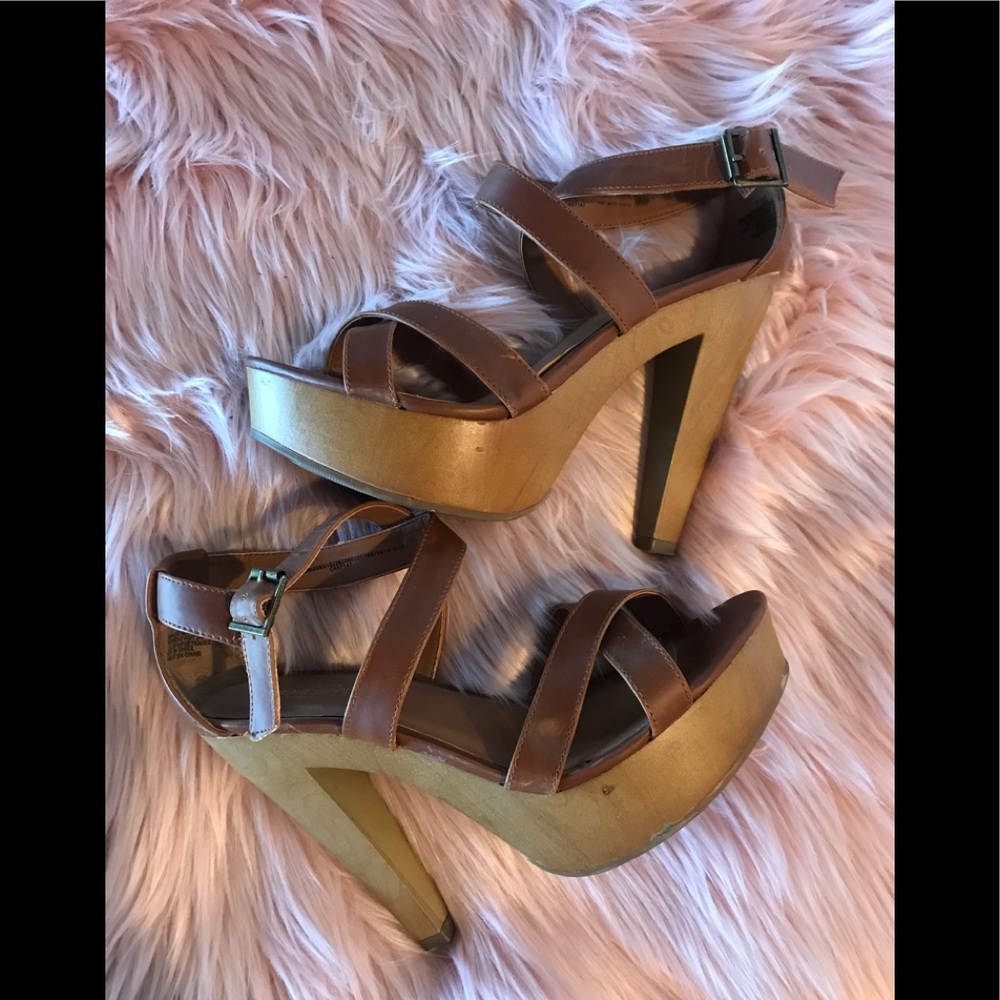 Mossimo  strappy tan high heel sandals